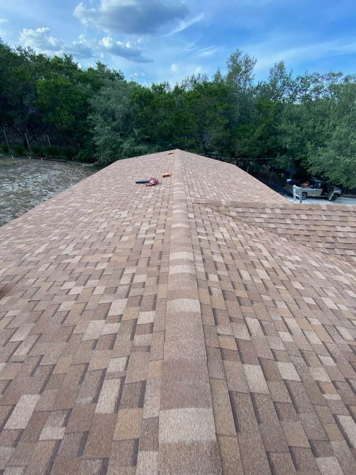Designer architectural shingles with dimensional color blend and clean hip profile
